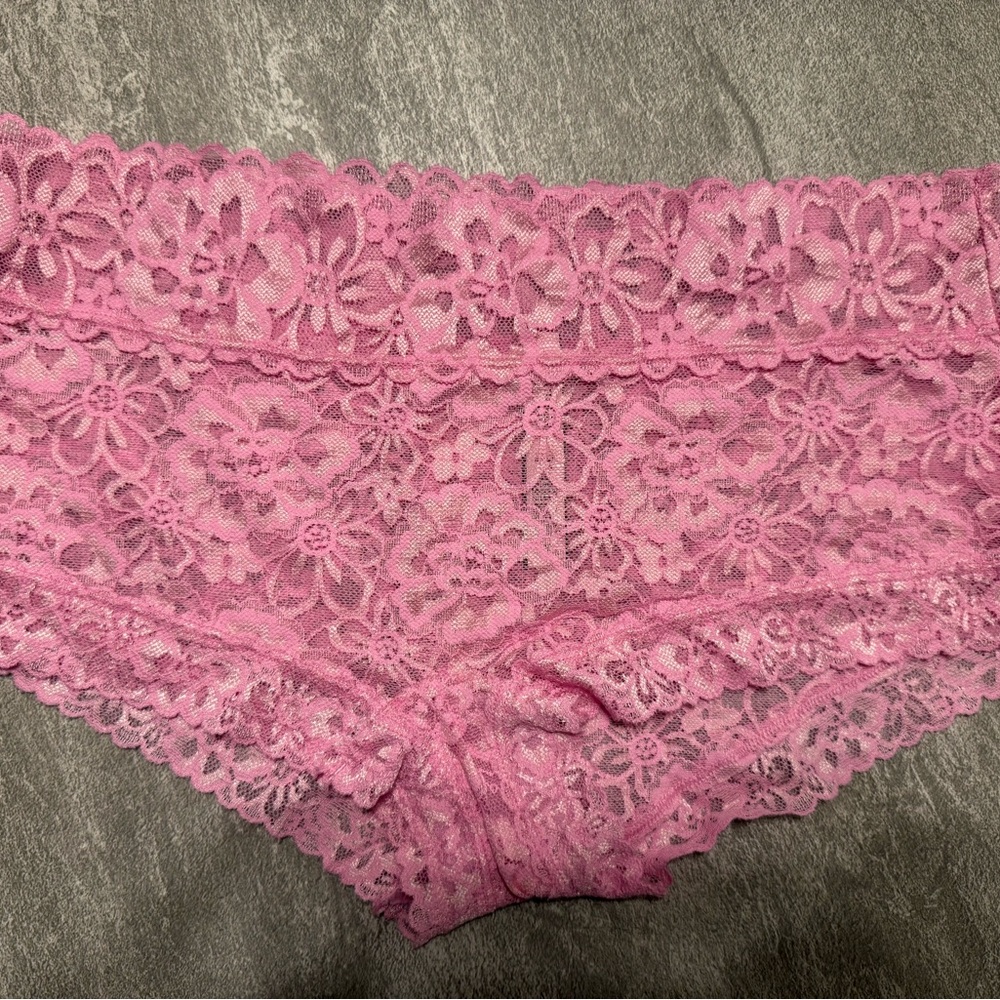 NWOT Victoria’s Secret Pink Lace Boyshort Panties Medium